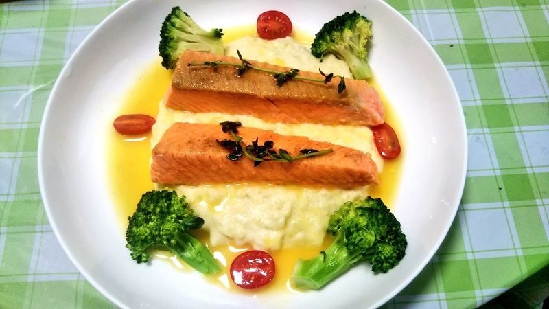 サーモンのソテー ジャガイモのピューレ添えオレンジソース Yyy料理起業家 Note