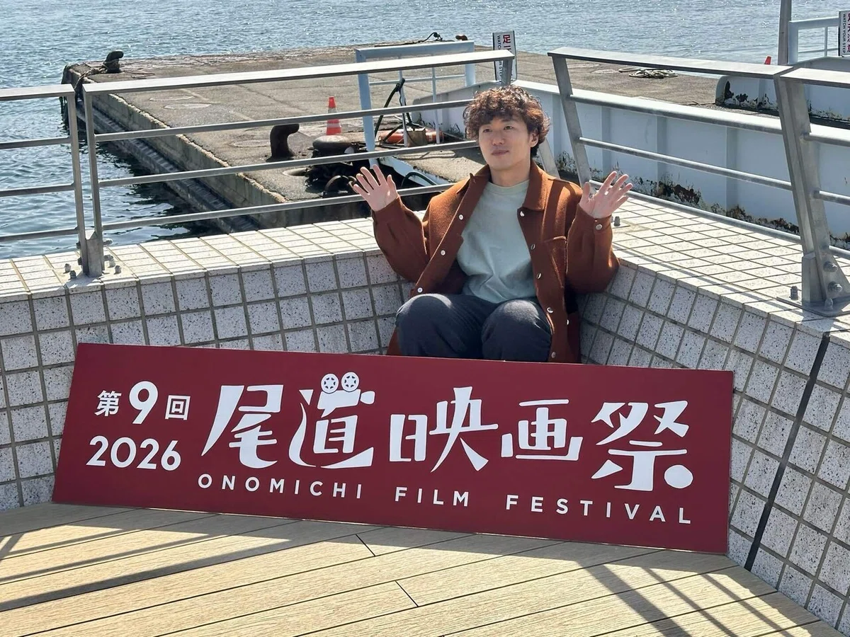 X用のコメント動画を撮影する松居監督