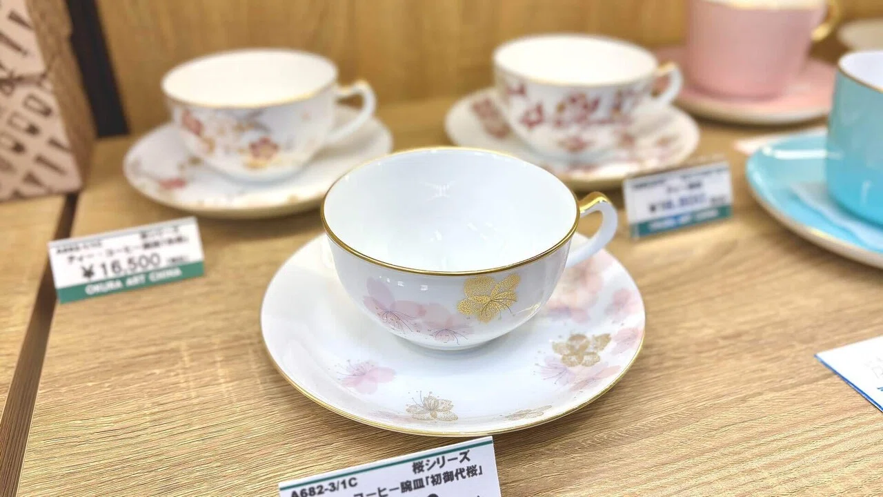 ☆新品未使用！☆大倉陶園 初御代桜 C＆S 3点セット JBマーク 大倉陶園 桜シリーズ ティー・コーヒー碗皿 「初御代桜」のご紹介