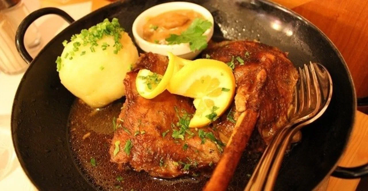 Austria / A Seasonal Autumn Tradition: Eating St. Martin's Goose｜HyoroWien