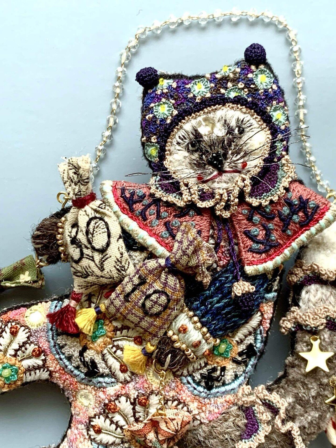 時間泥棒 brooch & ornament｜シロ(日本画家・刺繍作家)