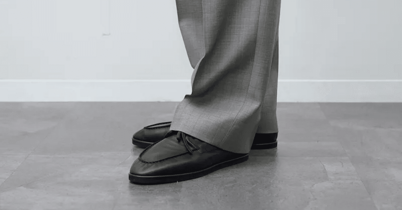 AURALEEが魅せる、レザーの新しいデッキシューズ。｜THIRTY' THIRTY'