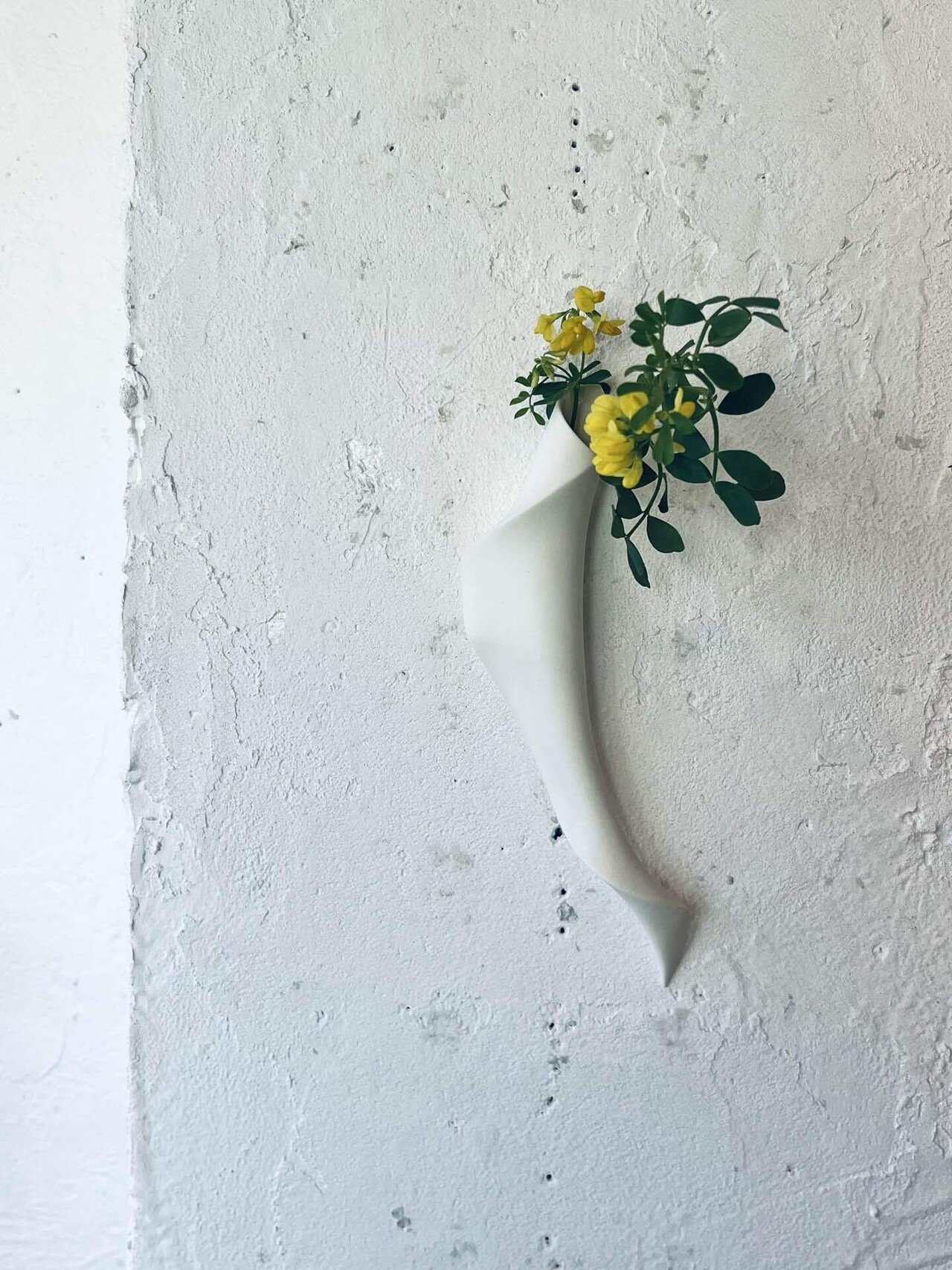 空間にニュアンスを生み出してくれる、田中啓一さんの一輪挿し｜細井