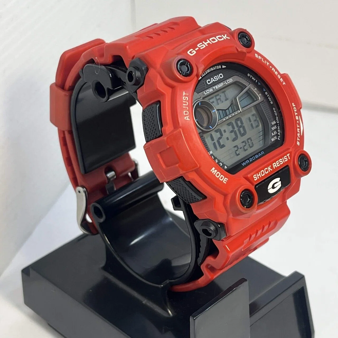 レビュー】タフネスの象徴、G-SHOCK「G-7900A-4」。プロ仕様の機能美を