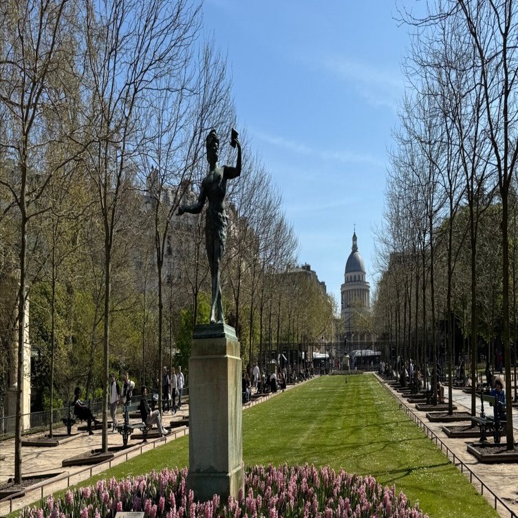 リュクサンブール公園は彫刻美術館｜akio