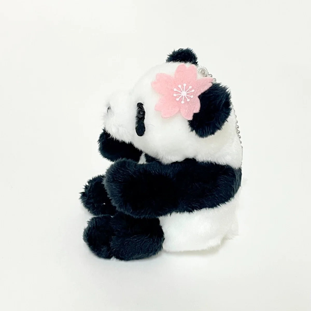 3月5日(木)に、2020年に発売した「おでかけシャンシャンマスコット(桜