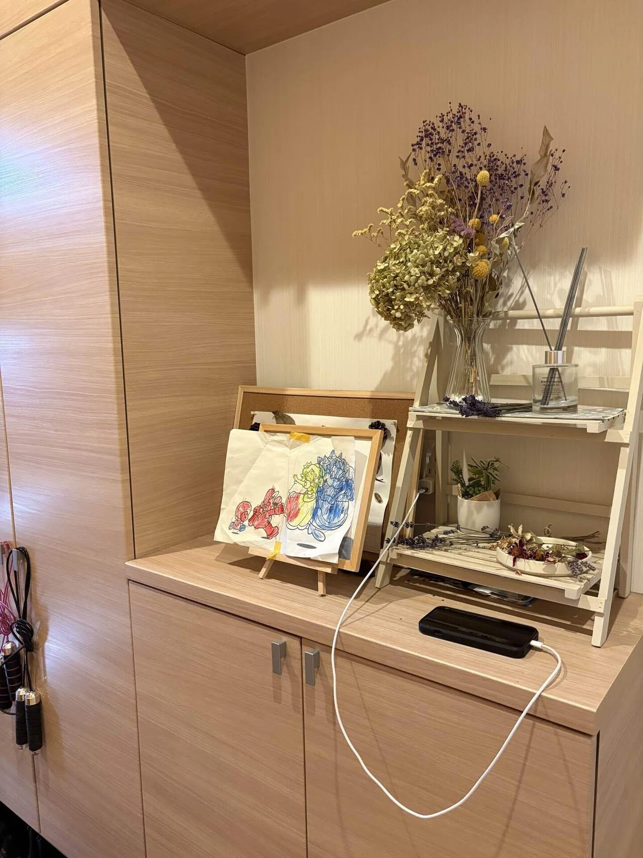 圧倒的な存在感(￣▽￣)玄関や居間にいかがですか？？ スマホを玄関に置くだけ！意思の弱い私が「自分時間」と「−1kg」を
