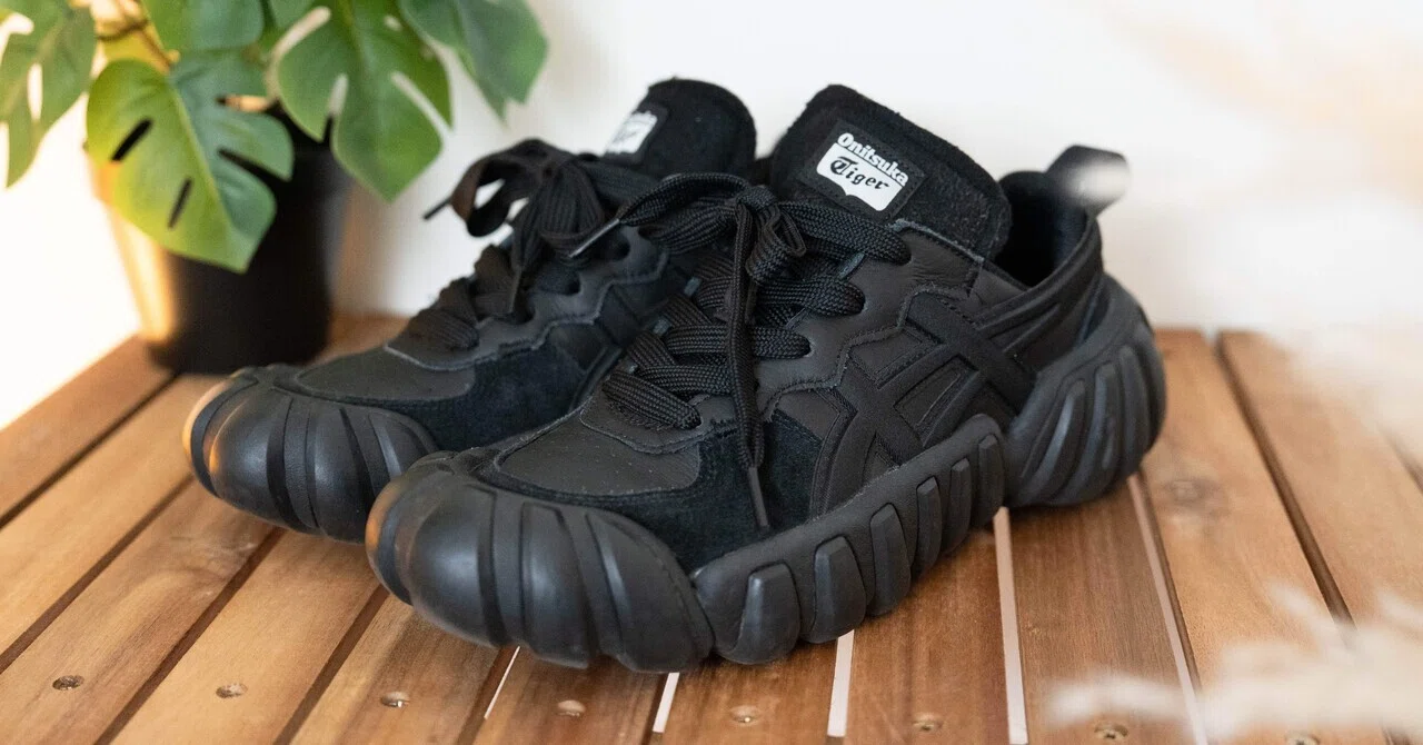 DENTIGRE LS ブラックスニーカー 異素材レザーとラギッドソールのハイブリッドスニーカー｜Onitsuka