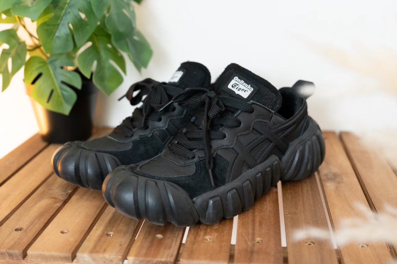 異素材レザーとラギッドソールのハイブリッドスニーカー｜Onitsuka