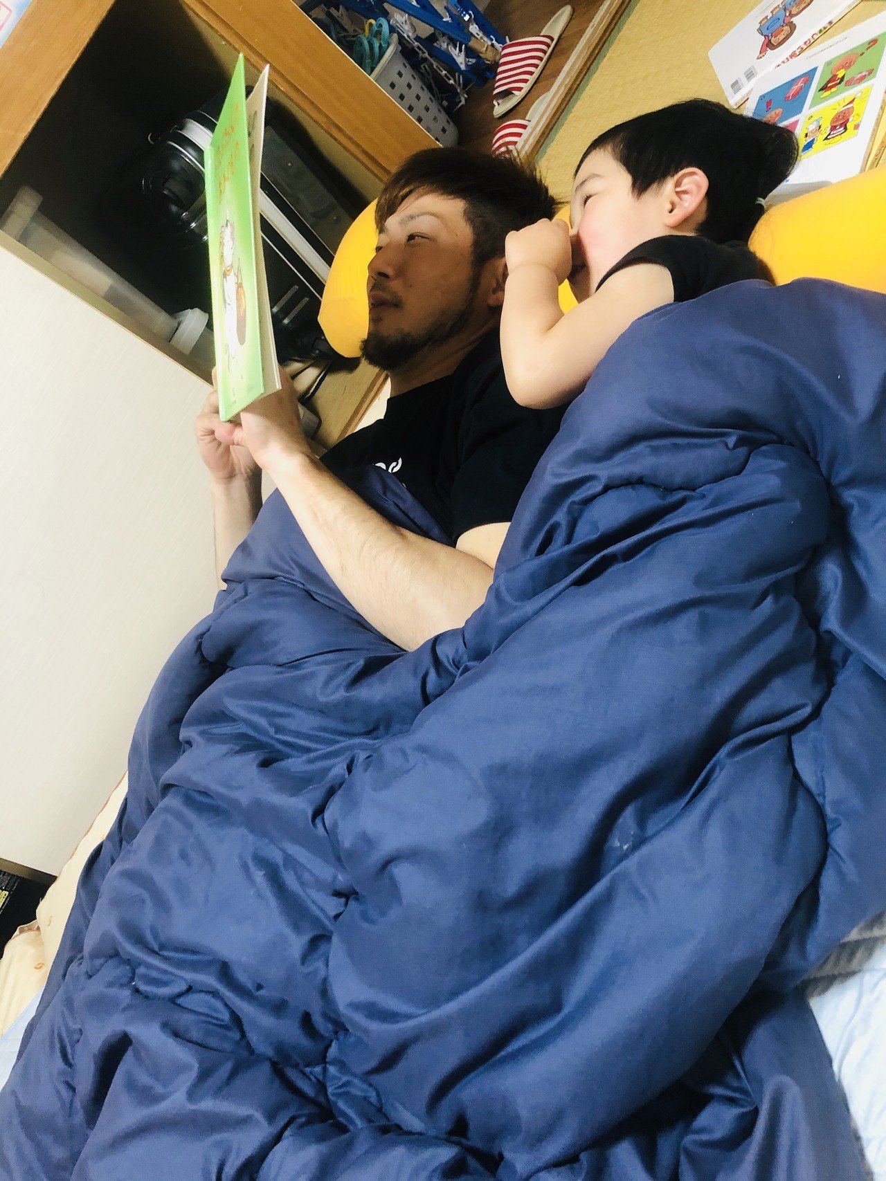 寝る時は必ずママの横だった息子がパパと寝るようになった みゆきmom Note
