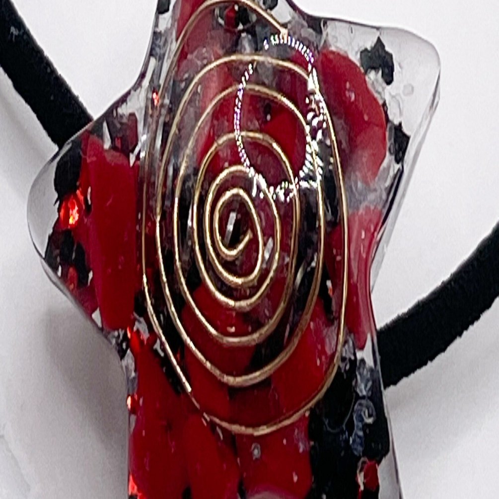 まとうだけで空気が変わる。星型オルゴナイトが揺れる天然石ヘアゴム