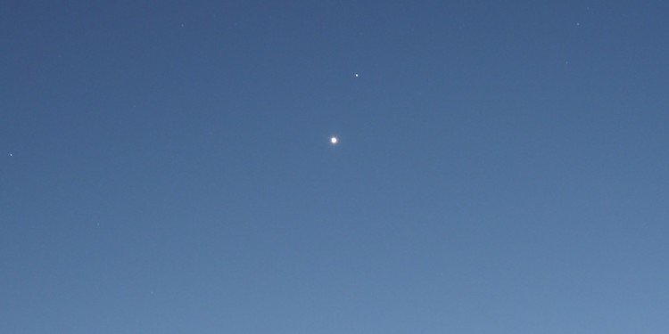 今宵の金星の近くには、瞬く星がある。エルナトだ。