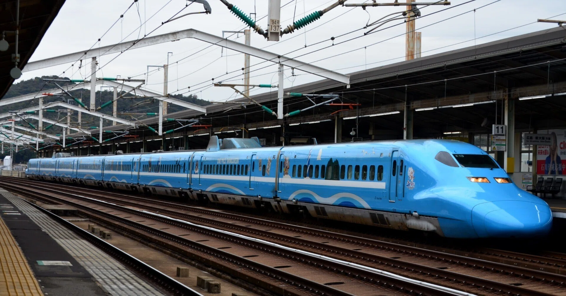 写真素材】JR西日本700系7000番台E13編成(せとうちブルー号 写真素材】JR西日本700系7000番台E13編成(せとうちブルー号