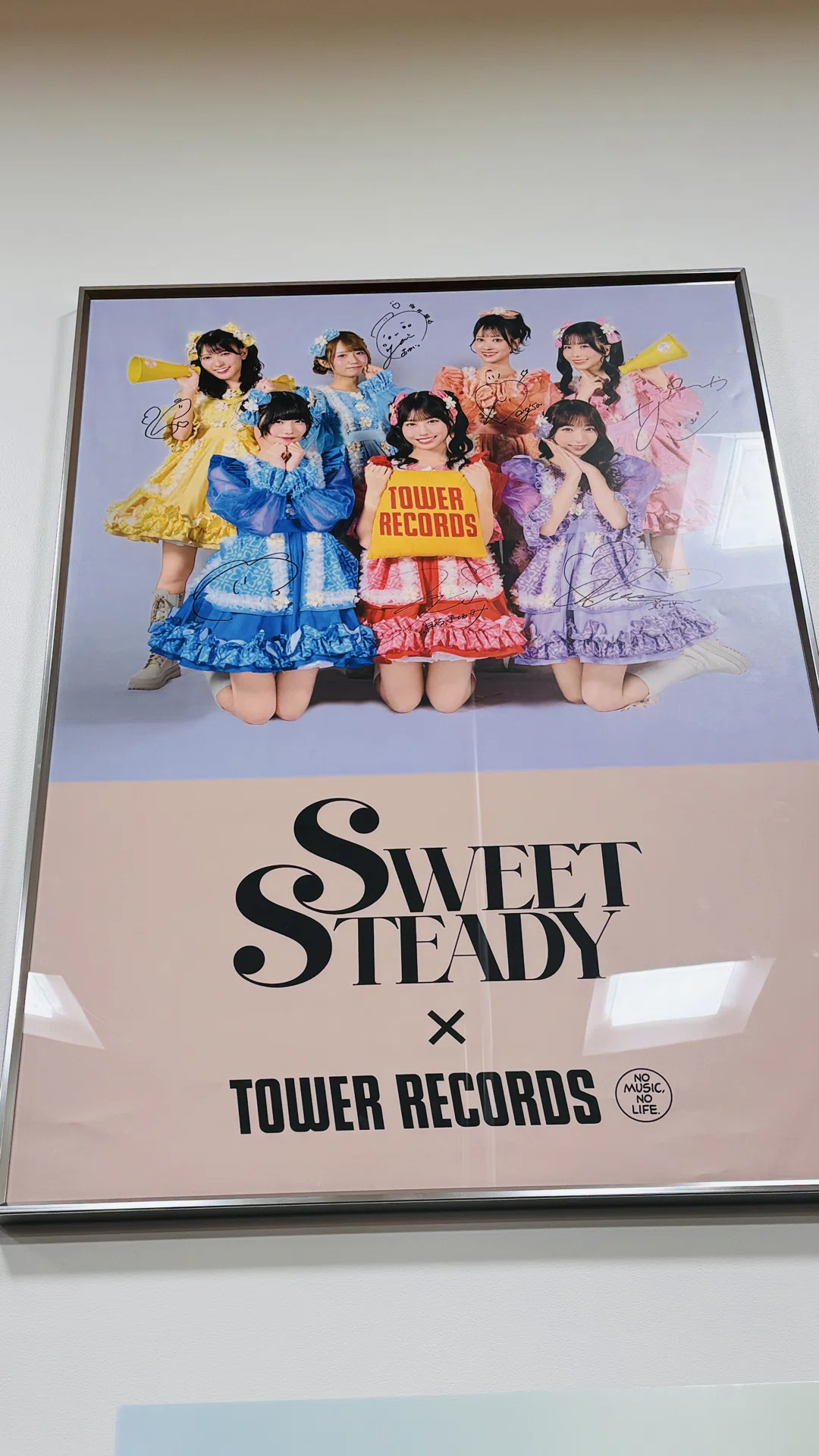 い*ん様 SWEET STEADY×TOWER RECORDS 直筆サイン入りポ すいすて（SWEET STEADY)のサインを発見@ららぽーと富士見｜Mixyu