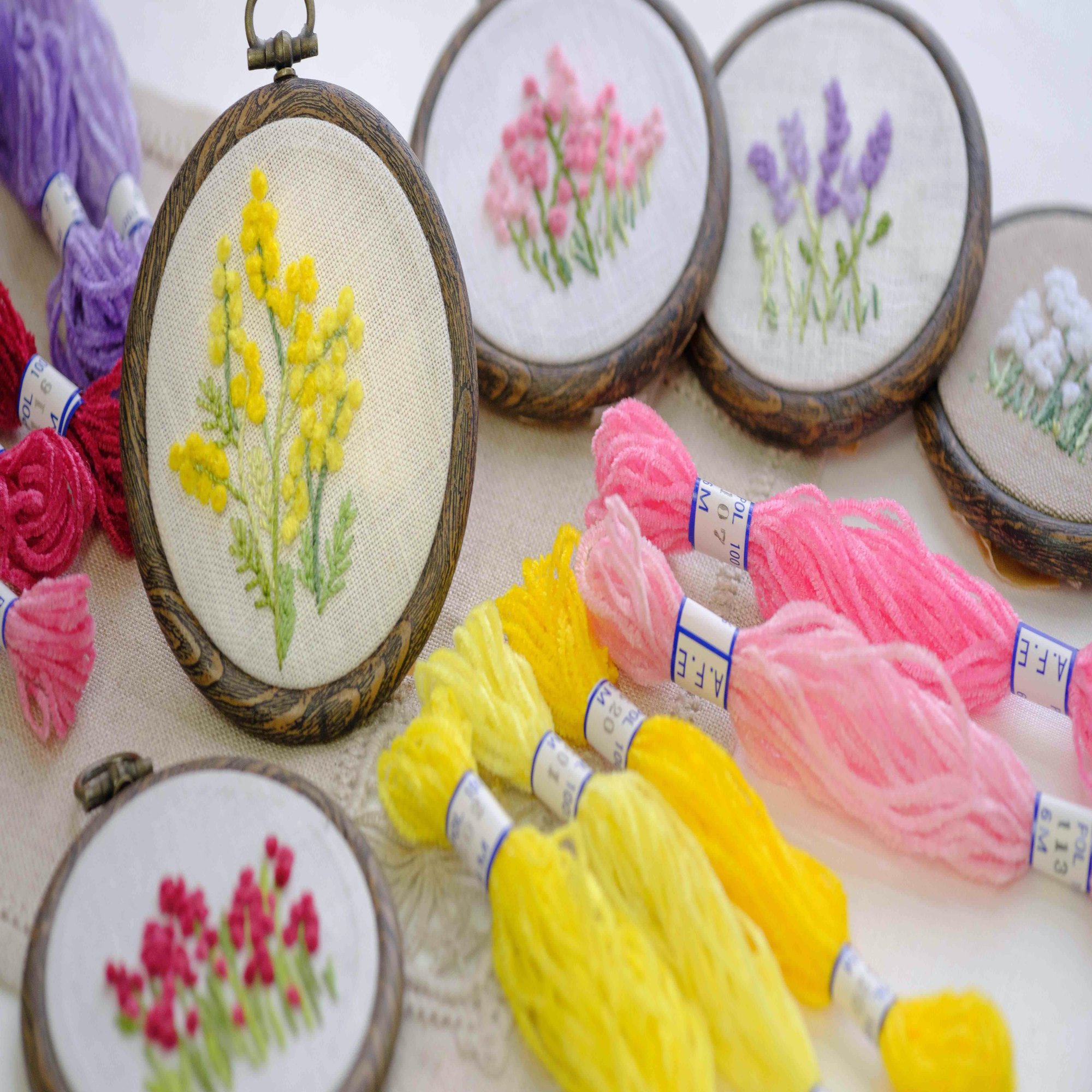 A F Eの多彩な刺繍糸で簡単に作れる花刺繍の制作キット Art Fiber Endo Note