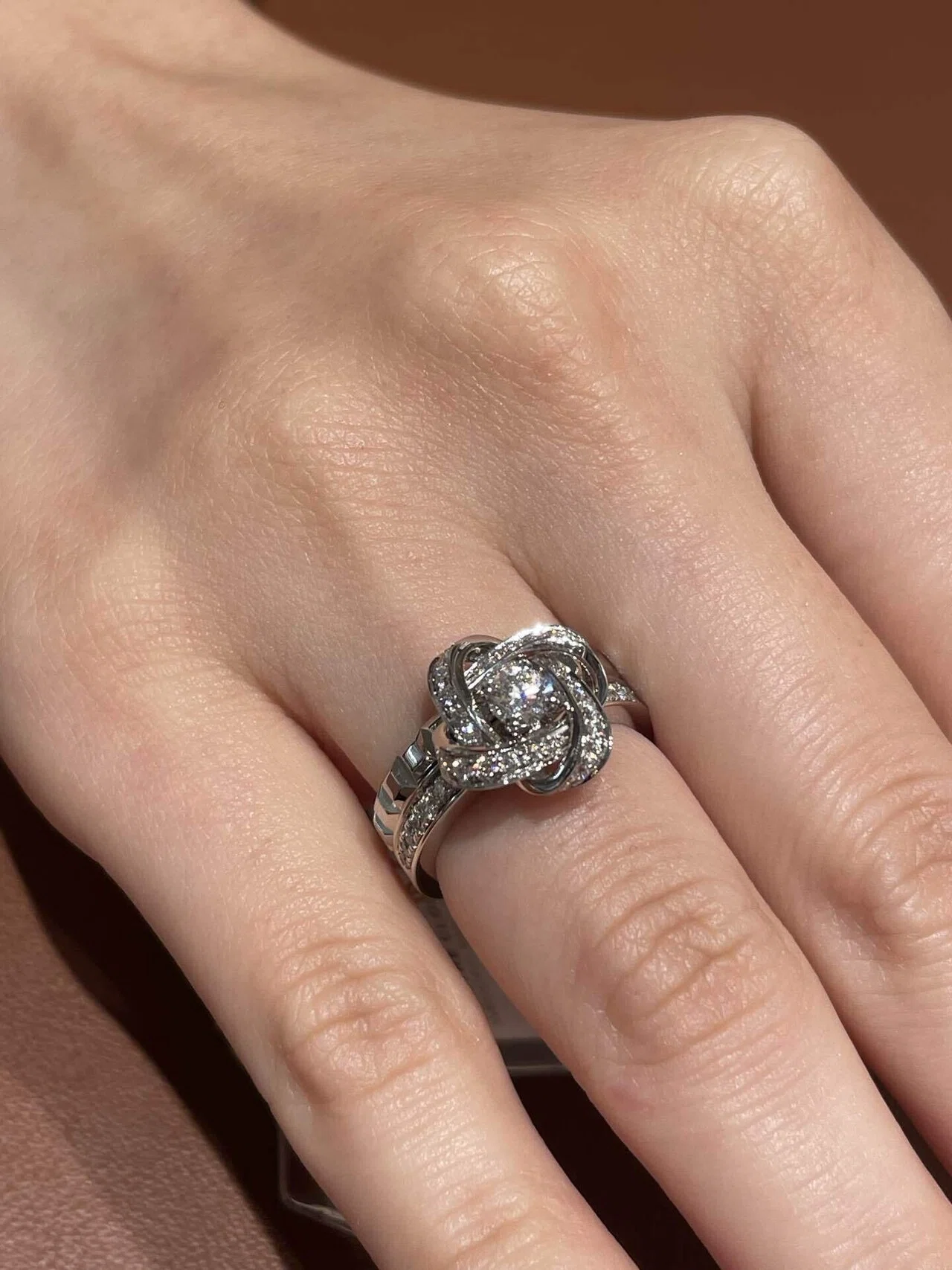 ピヴォワンヌリング 1年着用レビュー💎】ブシュロン「ピヴォワンヌ」を婚約指輪に選んだ