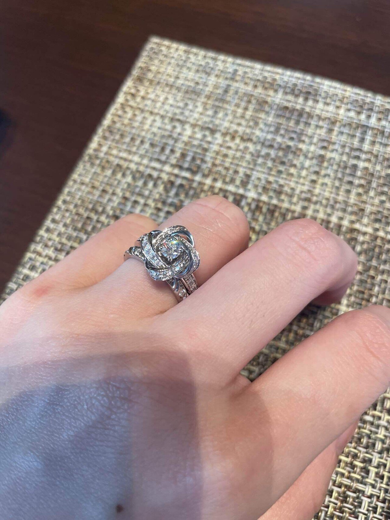 1年着用レビュー💎】ブシュロン「ピヴォワンヌ」を婚約指輪に選んだ