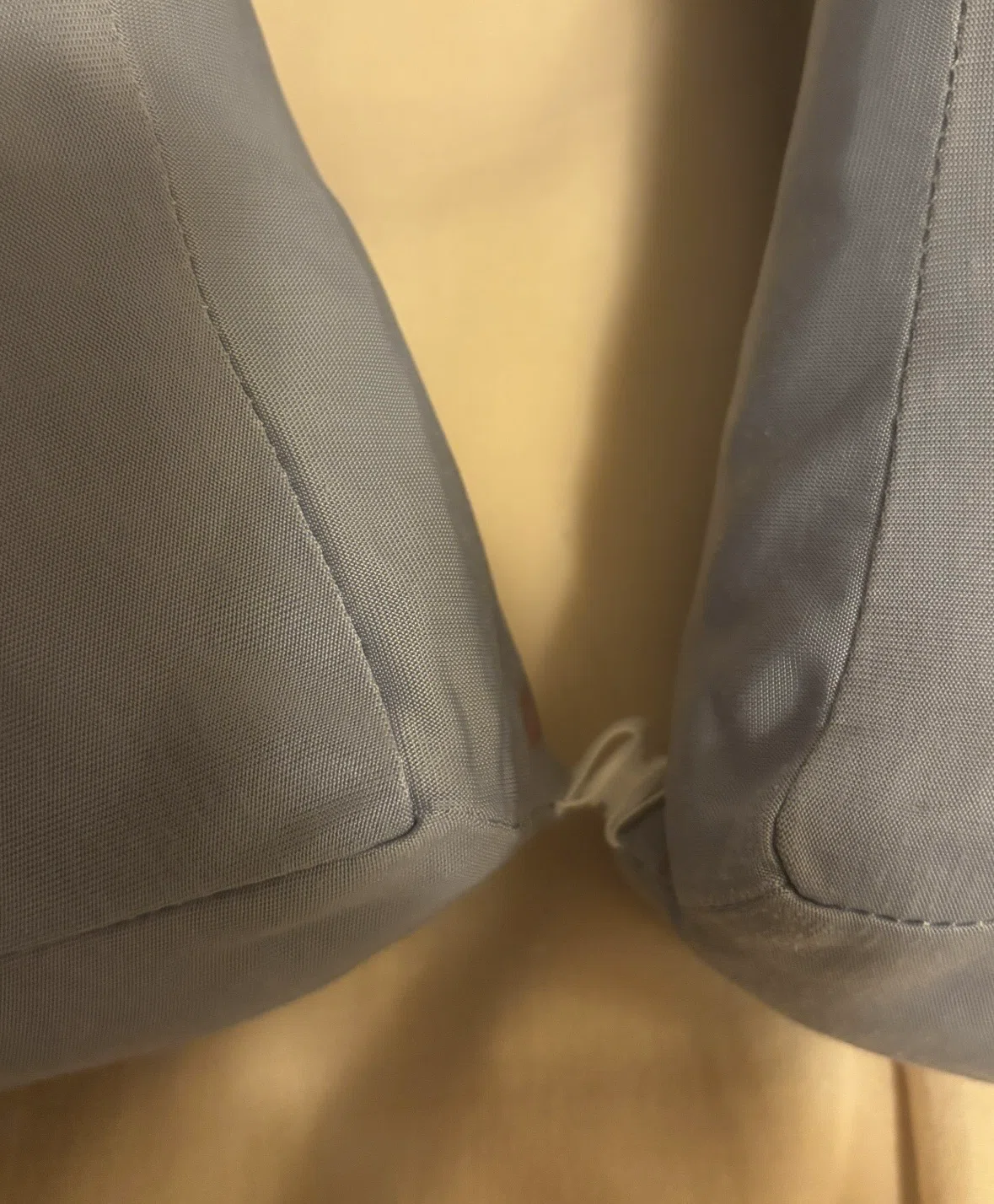 フワッと支えるうつ伏せ枕ふわりお【開発秘話】｜漢方アロマ