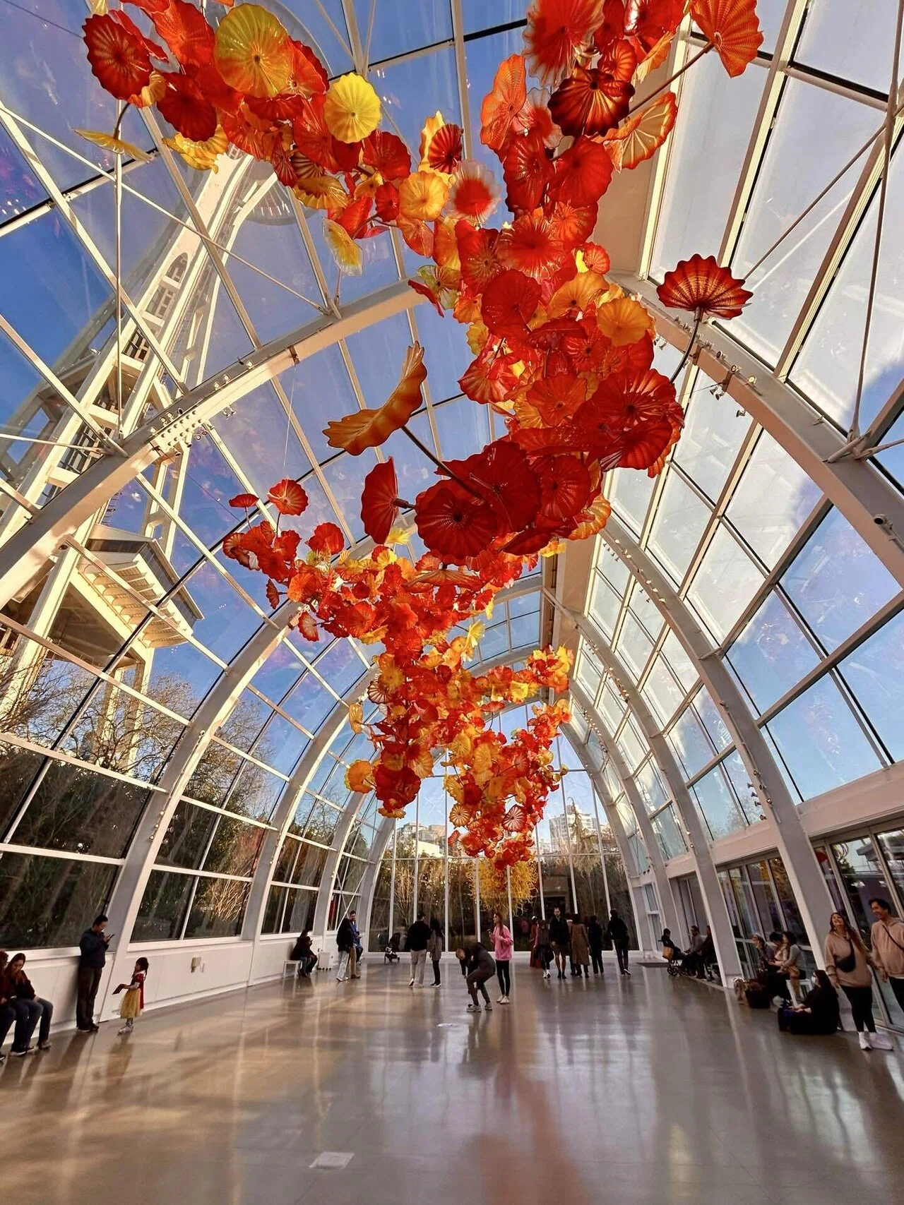 シアトル観光の定番！Chihuly Garden and Glassで光のアート体験｜ぽや