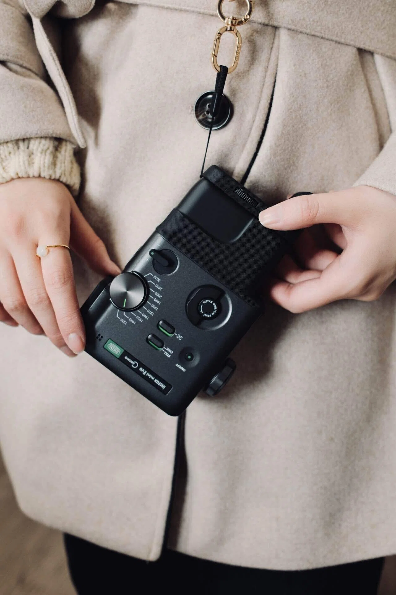 さようなら、5万円の「エモカメラ」。instax mini Evo Cinemaを売った