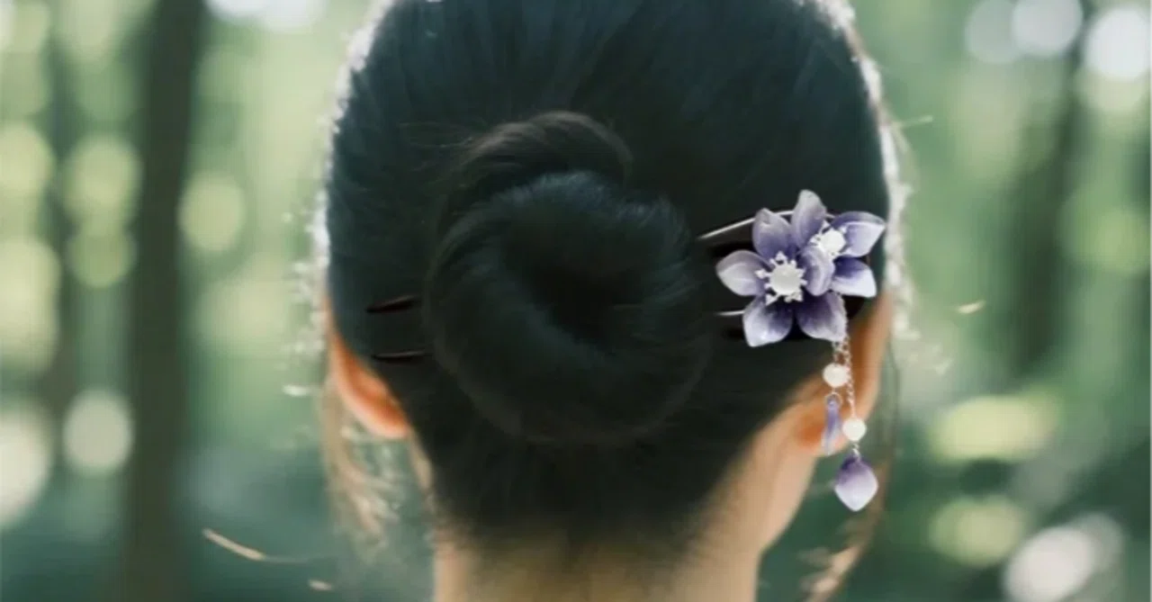 木製かんざし🌸 紫の花飾りが美しい、二股簪｜髪飾り（木製かんざし