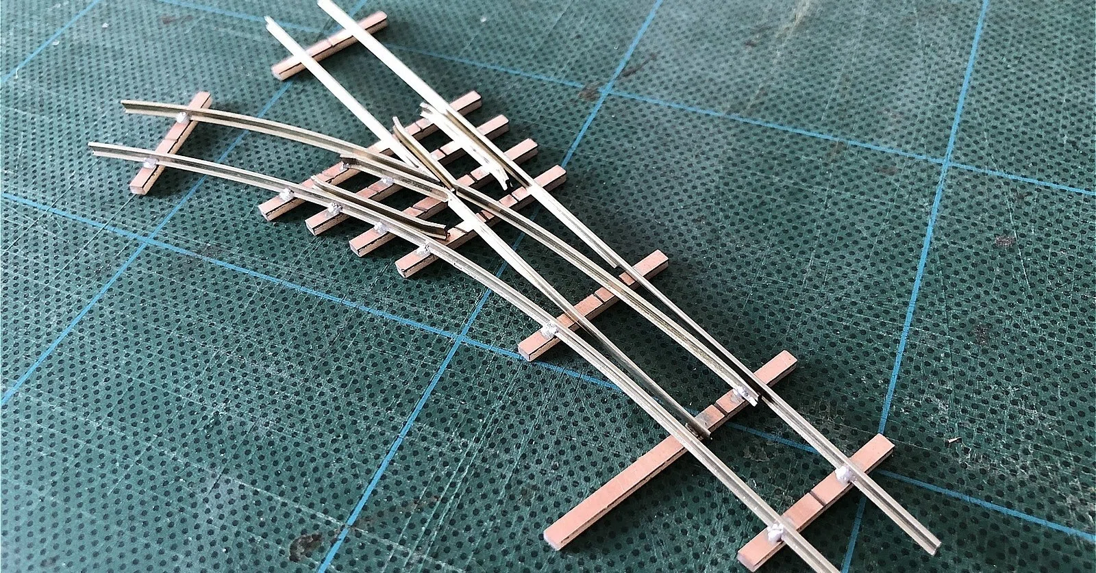 PECOのフレキを使った自作ポイントレールのはんだ順序｜ナローゲージ
