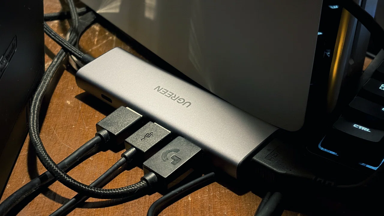 Macbook Airを使い始めて1年ちょっと経ったので周辺機器等を紹介して