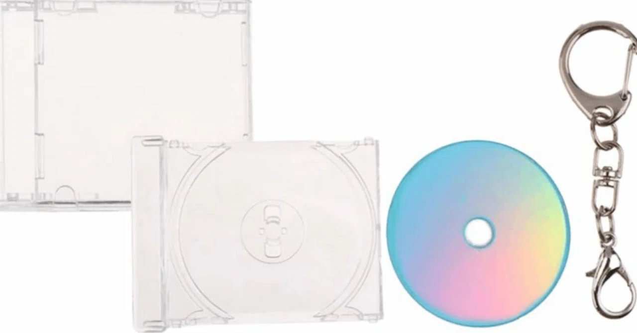 アイデア次第で楽しみ沢山！ミニCD、ミニカセットテープ型キーホルダー
