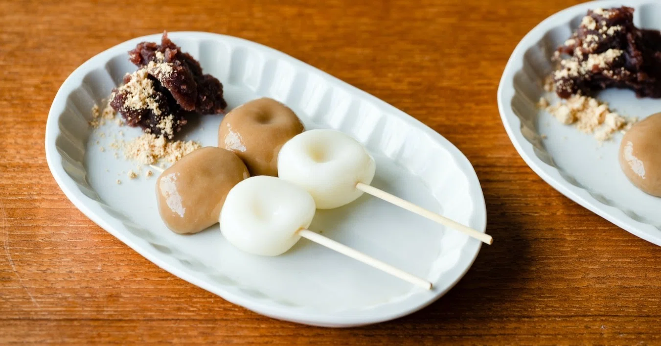 コーヒー白玉とミルク白玉の「カフェオレ 白玉だんご」｜and recipe