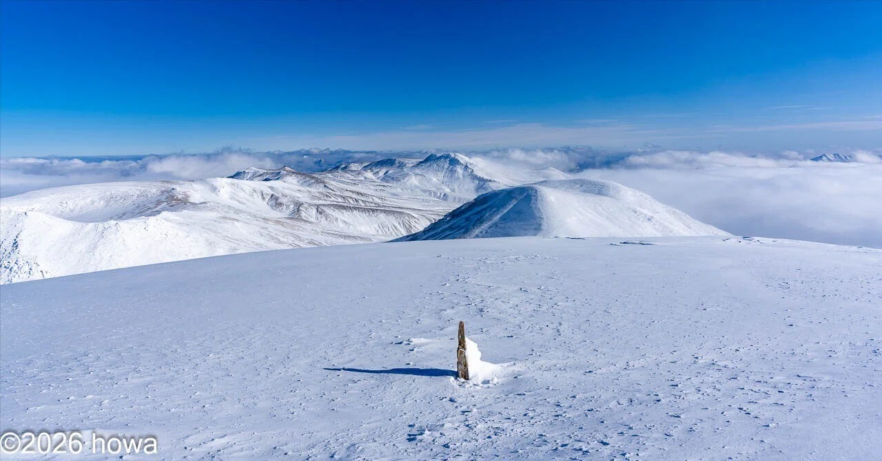 Through the White Maze: Winter on Mount Asahi｜ほわ｜フォトグラファー