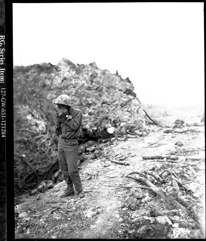 沖縄戦 1945年5月15日 シュガーローフ争奪戦 米兵による住民殺害 日本兵捕虜の性器を狙ったリンチ 遺体への銃撃など残虐行為が頻発 棒兵隊 Note 沖縄戦 1945年5月15日 シュガーローフ争奪戦 米兵による住民殺害 日本兵捕虜の性器を狙ったリンチ 遺体への銃撃など残虐行為が頻発 棒兵隊 Note