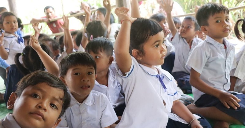 日本の大学生が挑戦！カンボジアキッズと一緒に歯磨き教室