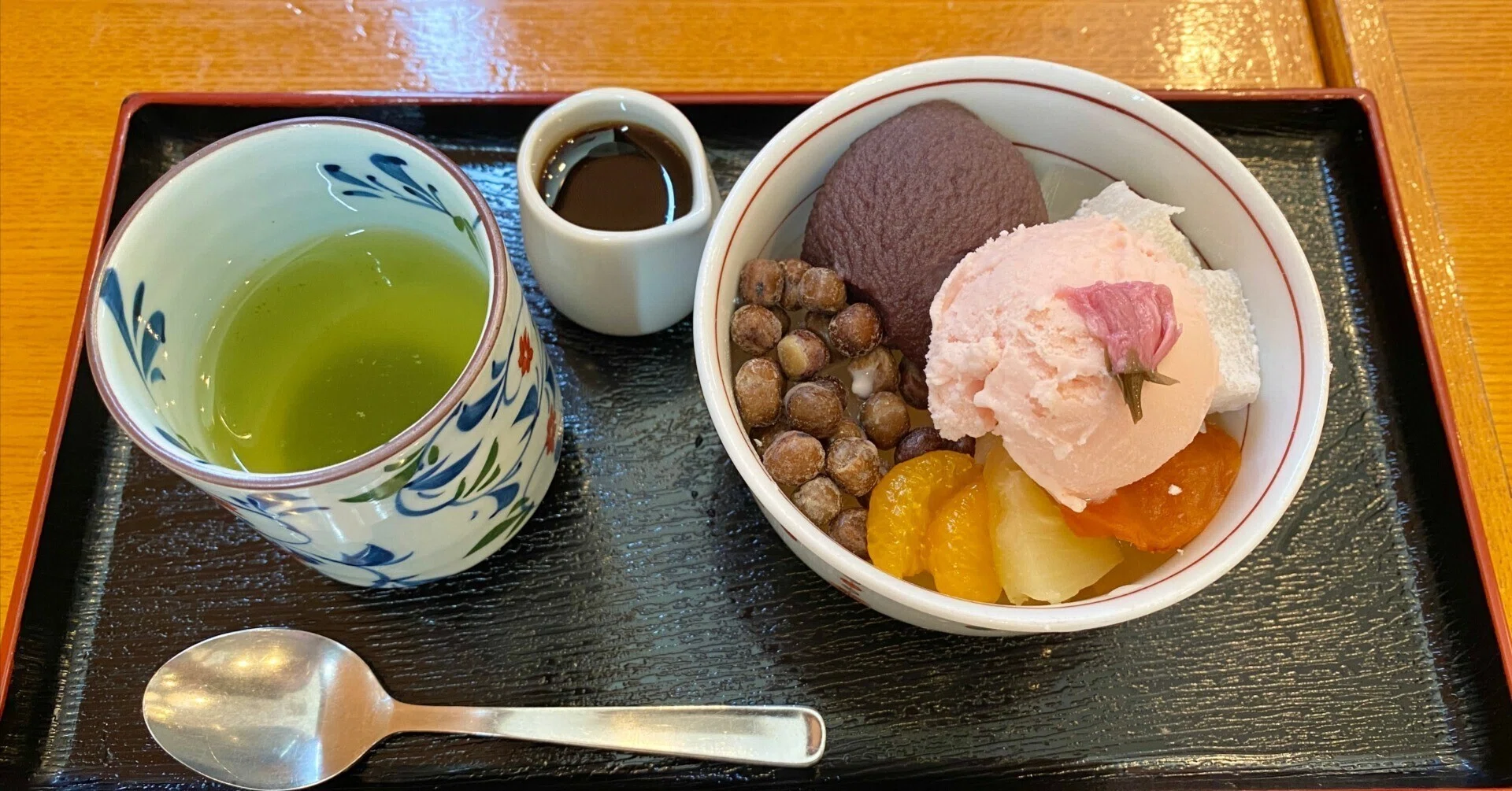 着物でお出かけ] 湯島の老舗「つる瀬」で春を味わう。桜あんみつと上野