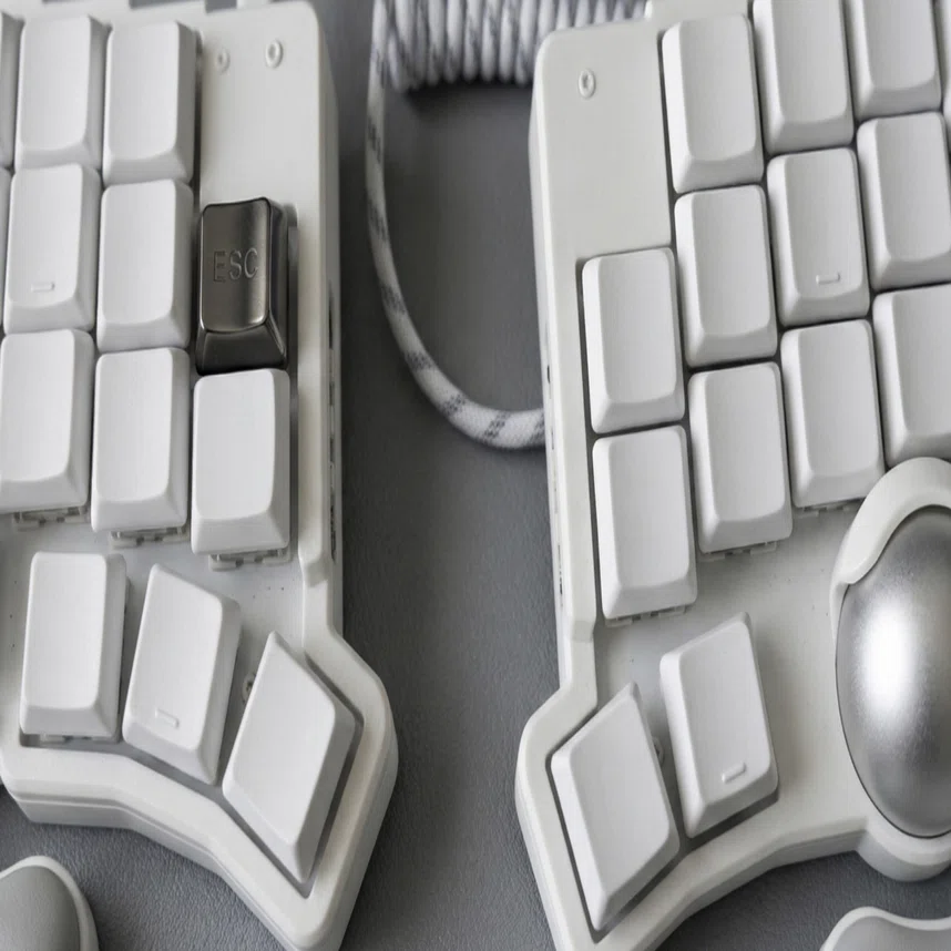 白いの！ トラックポイント付 分割キーボードキット 自作キーボード 要はんだ付け 白、ホワイト系の分割キーボード – no theme.