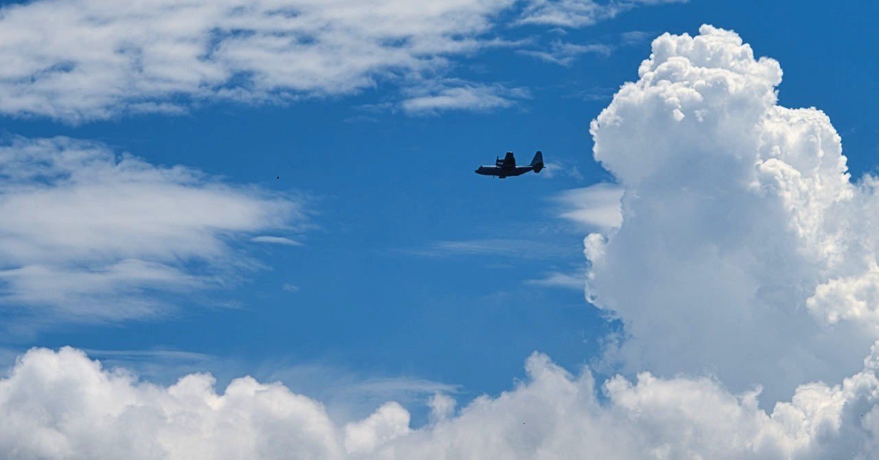 13 Images Of 雲と飛行機 飛行機雲 月そして遠景 T Koba Note