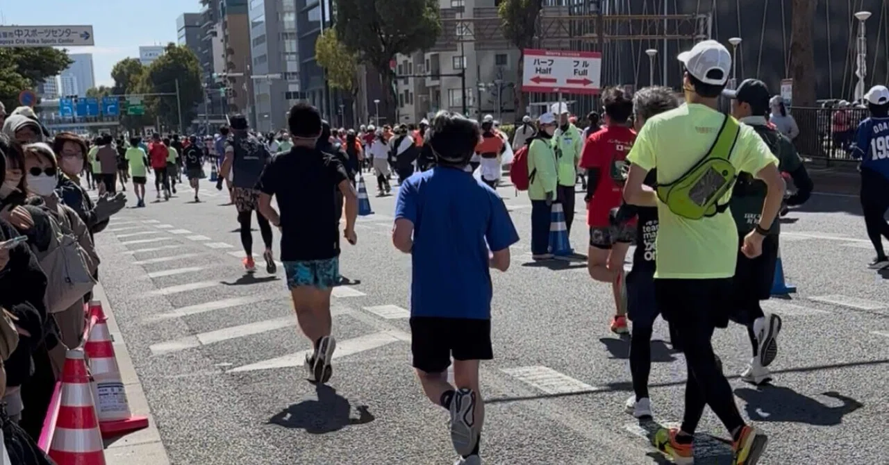 Cheering at the Women's Marathon: A 7-year-old who kept cheering and ...