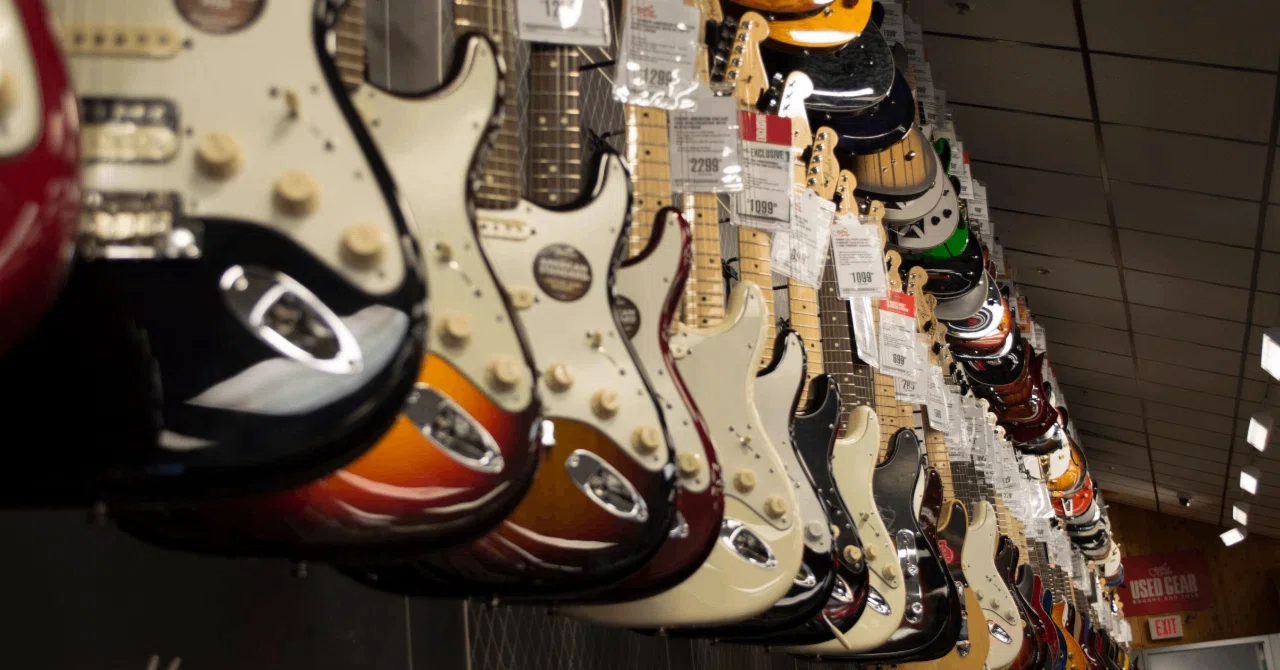 HISTORY GH-SV/C改 vs Fender Fender American Vintageシリーズ