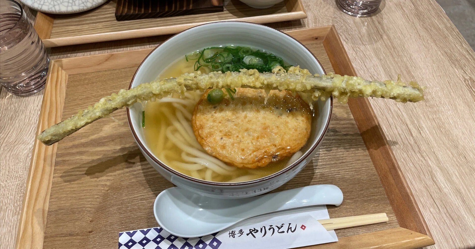 やわい、うまい、そして長い。「博多やりうどん」の32cmごぼ天に驚いた