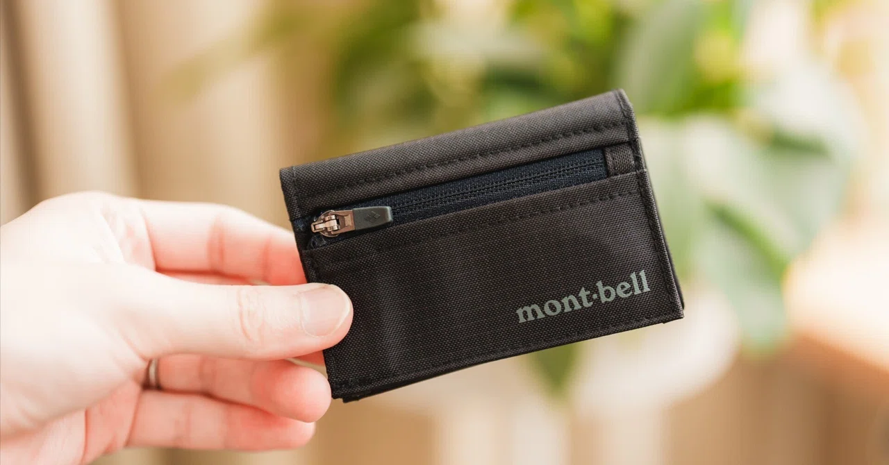 What I realized after using a 15g wallet for 2 years | Montbell Trail ...