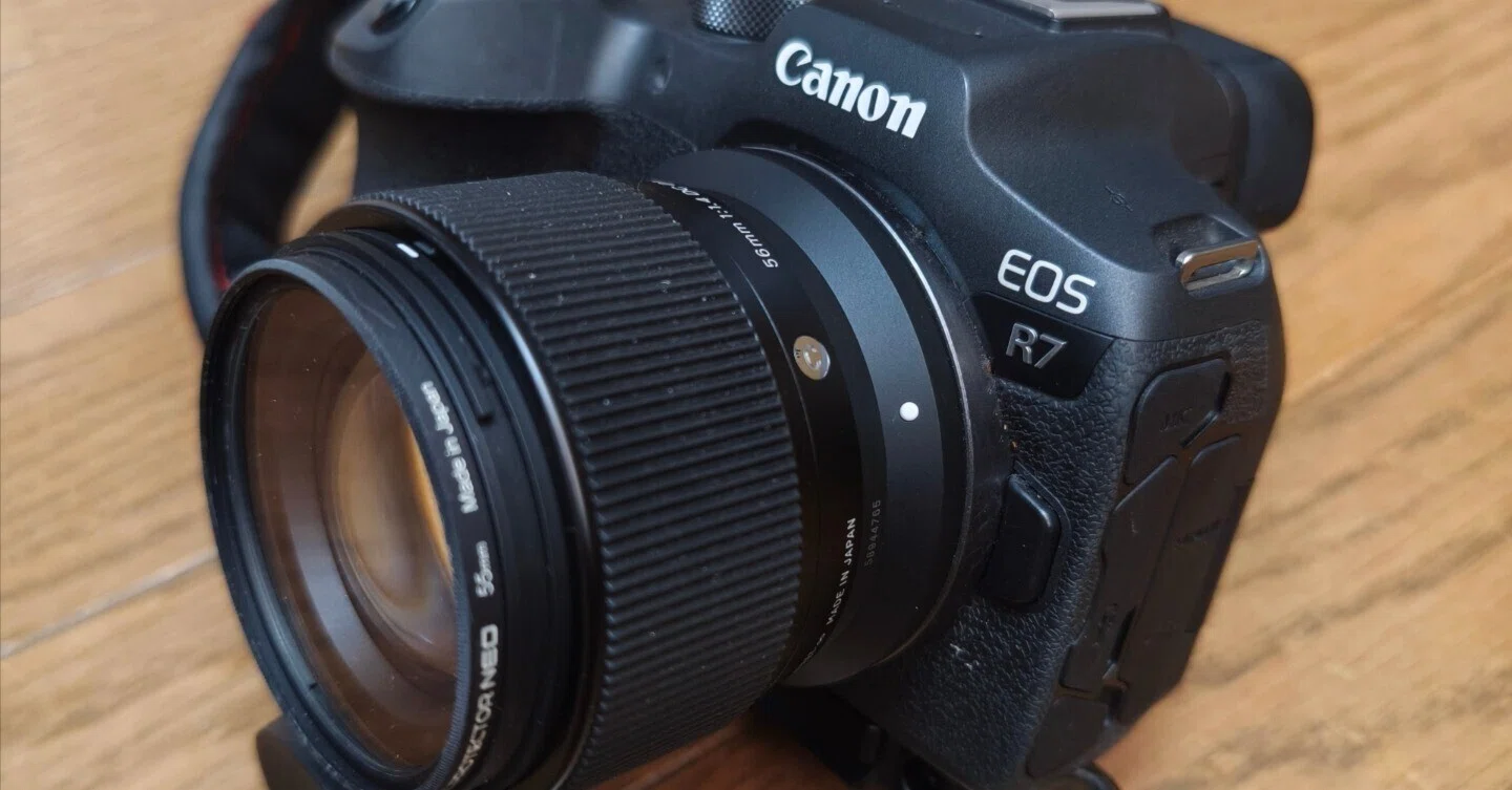 デジタルカメラ Canon EOS R7 + SIGMA 56mm F1.4 DC DN EOS R7 × SIGMA 56mm F1.4で低山ハイキング。軽い装備でポートレート