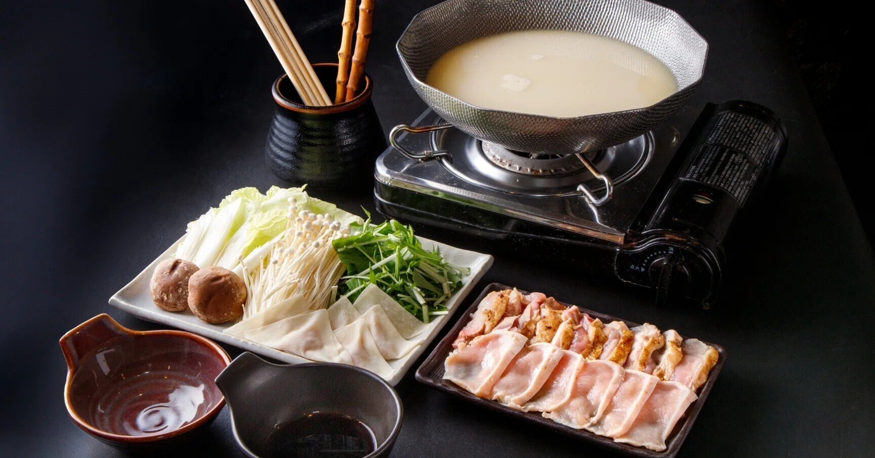 A new sensation of paitan (white soup) hot pot where the savory 