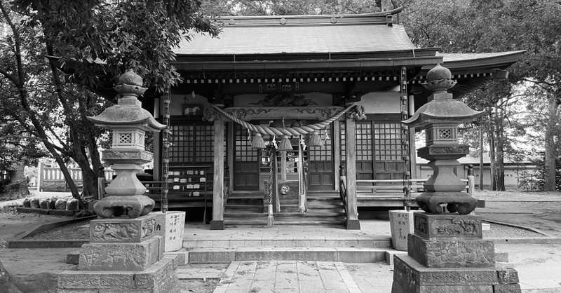 最近暑くて死にそうなので 神社やお墓などの日陰が沢山ある空間に身を置き ついでに写真を撮ることにハマった ちなみにお寺は その空間の中に生活感があるので 嫌い 今ちゃん Note