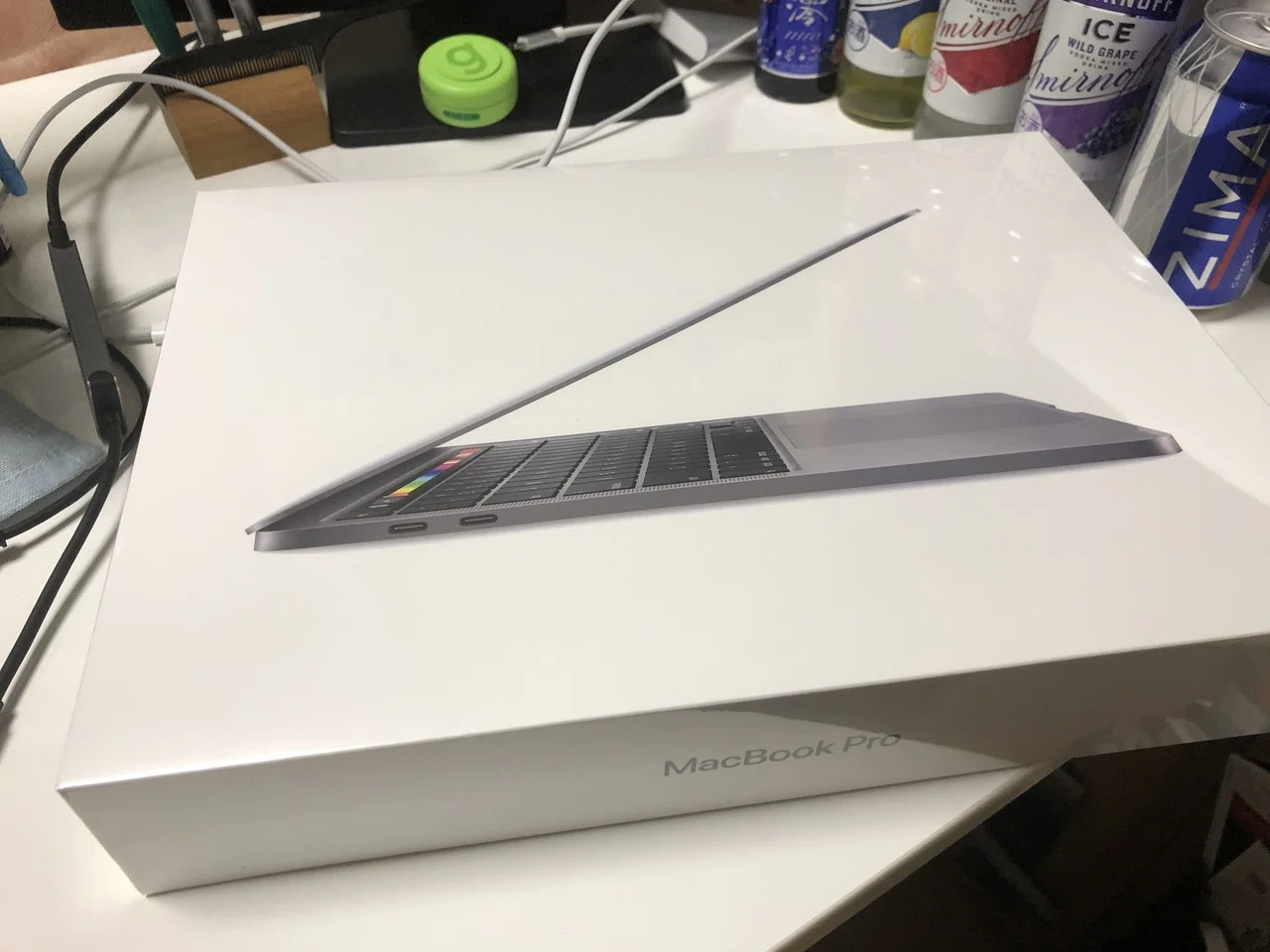 MacBookPro2020を発表当日に頼んで届くまでに11日。深セン支店から