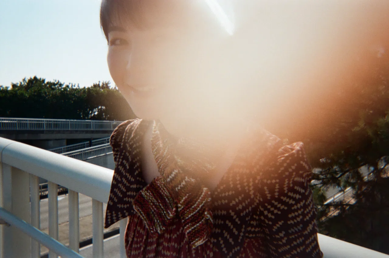 まるごと写ルンです。~現在の東理紗はどうしているのか~（一点もの） 私は、ここにいる。 ～東理紗という存在について～｜マエダタツヤ