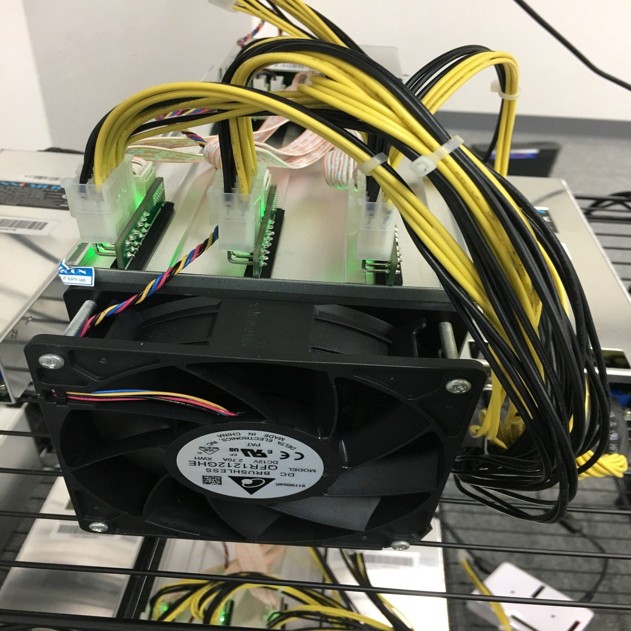 今更だけどマイニングとASIC(マイニング専用マシン)について｜caz