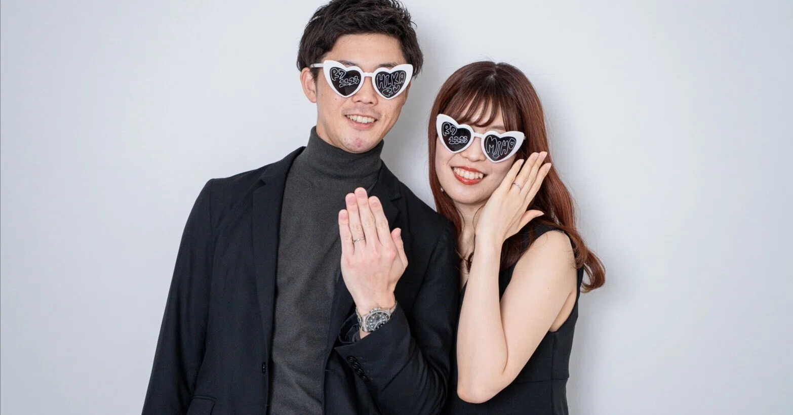 入籍日の記念写真ってどうしてる？「恥ずかしくない」二人だけのセルフ 