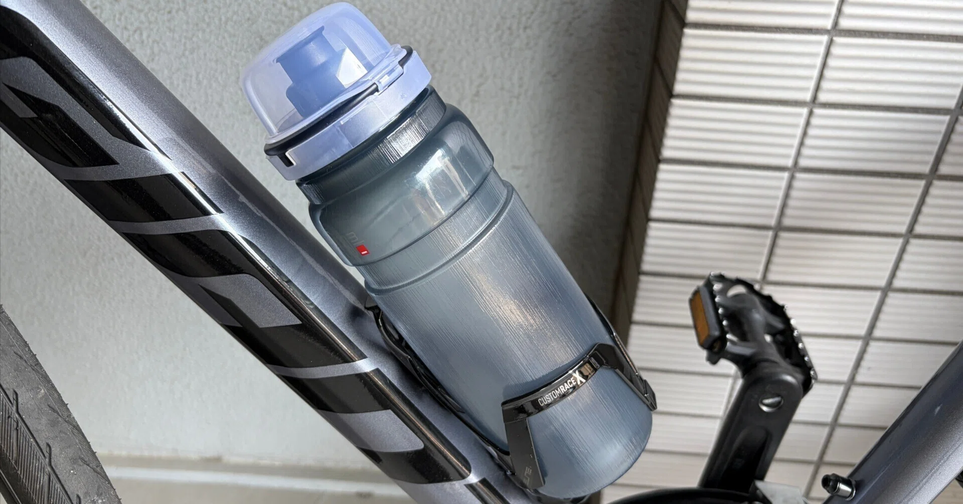 クロスバイク用にエリートのボトルとボトルケージを購入｜ラスク