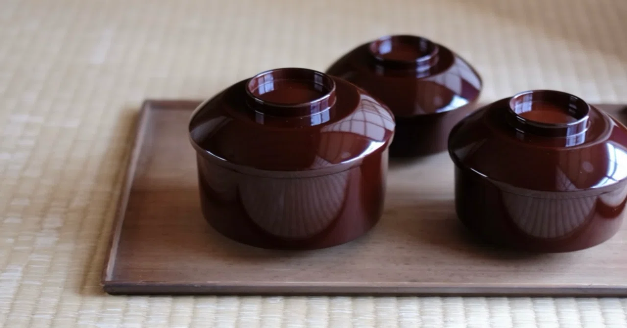 潤塗面桶椀と一汁一菜― 文献に残る利休形の懐石椀 ―｜逢季荘/aikiso