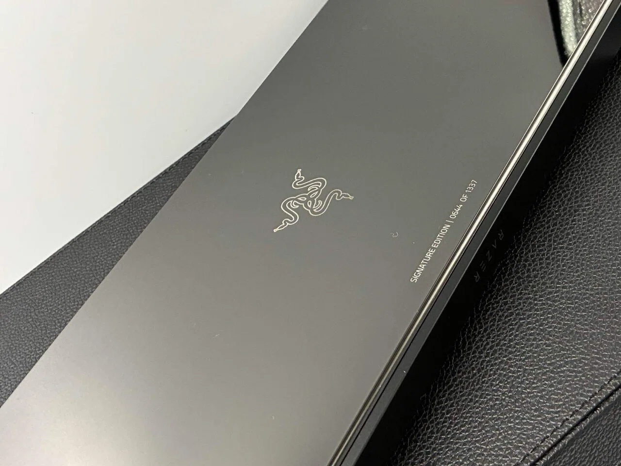 1337台限定 Razer Huntsman signature edition 1.jpg