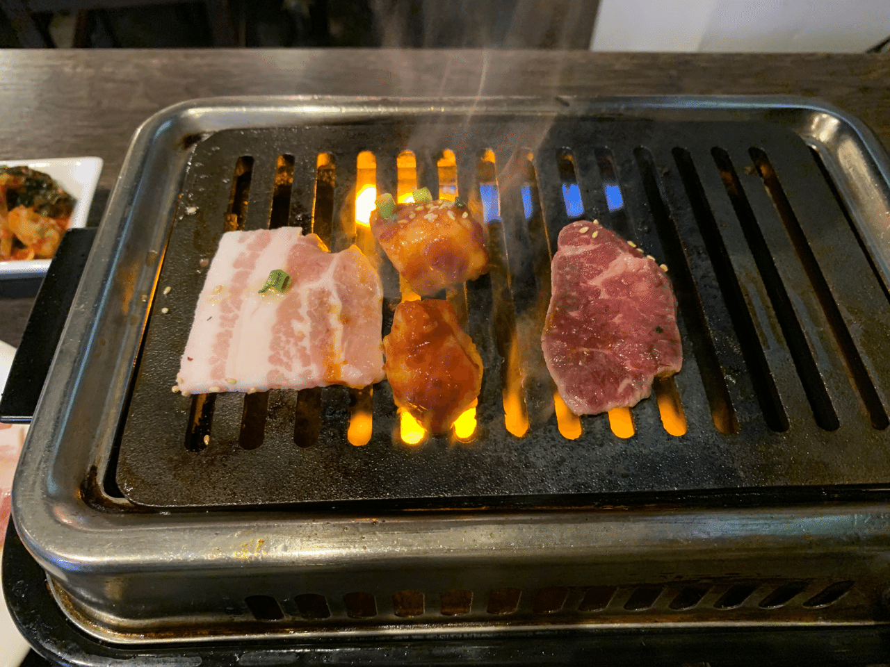 新宿歌舞伎町の焼肉ホルモンとくちゃん新宿店で焼肉とセンマイ刺し 桔梗の花 도라지 Note